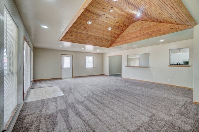 Foto del edificio - 4 bed, 2 bath home in Moore
