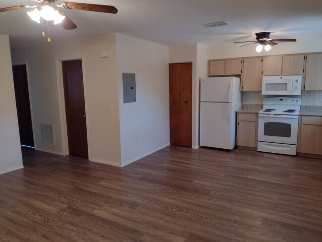 Building Photo - 7420 Pond Cir