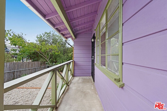 Building Photo - 821 Laveta Terrace