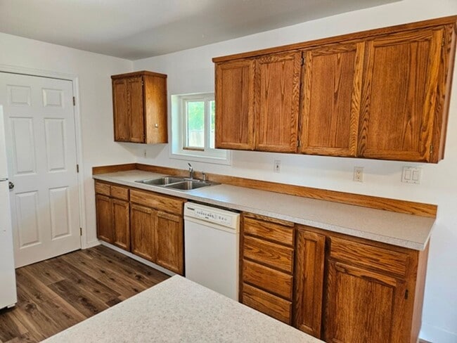 Foto del edificio - 3Bd/2Ba Single Story Home-For viewing!