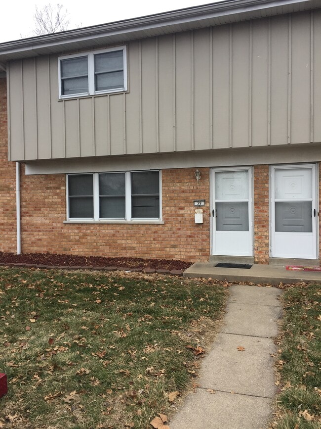 Building Photo - 25 Holly Dr