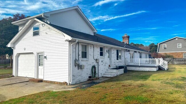 Building Photo - 5100 Shenstone Dr