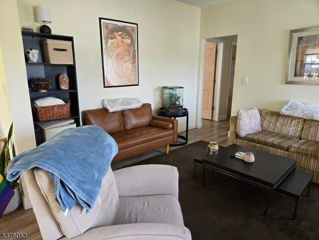 Foto del edificio - 70 Overlook Ave