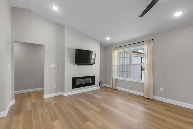 Building Photo - Beautiful, Updated Home In Jackson
