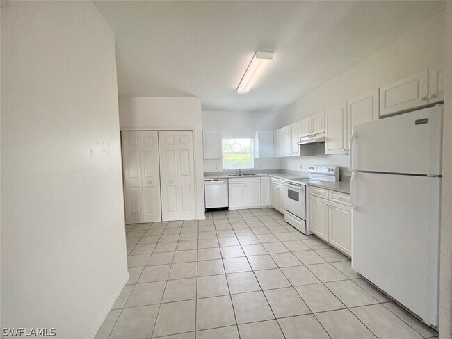 Foto del edificio - 5612 Rose Garden Rd
