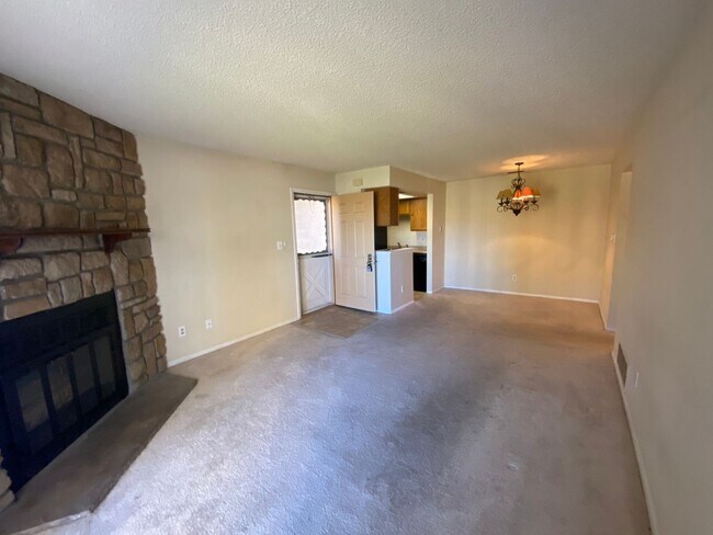 Building Photo - Inviting 2-bedroom, 2-bathroom condo