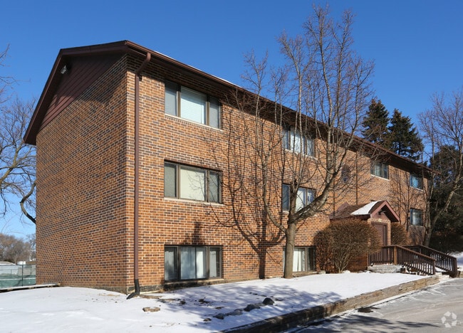 Building Photo - Stone Edge