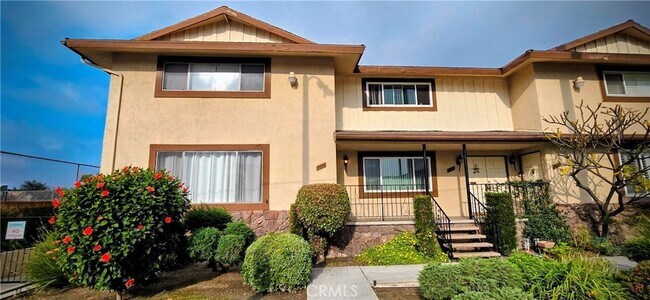 Foto del edificio - 10353 Downey Ave