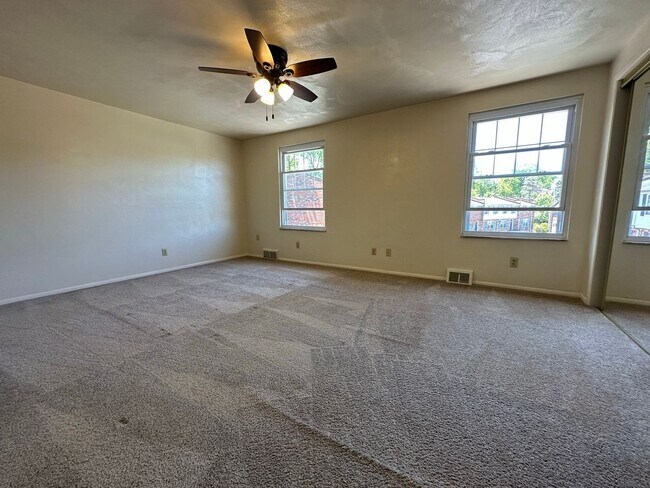 Building Photo - Wonderful Two Bedroom Townhouse in Perfect Plum Location! Private Patio, Garage & More! Call Today!