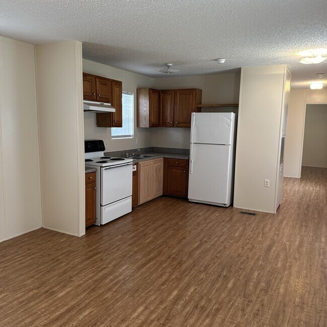 Foto del edificio - 1323 Harris Hill Rd