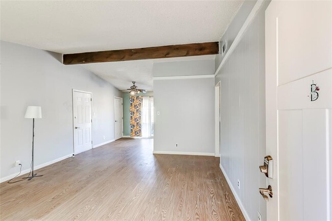 Foto del edificio - 1204 Woodfield Dr
