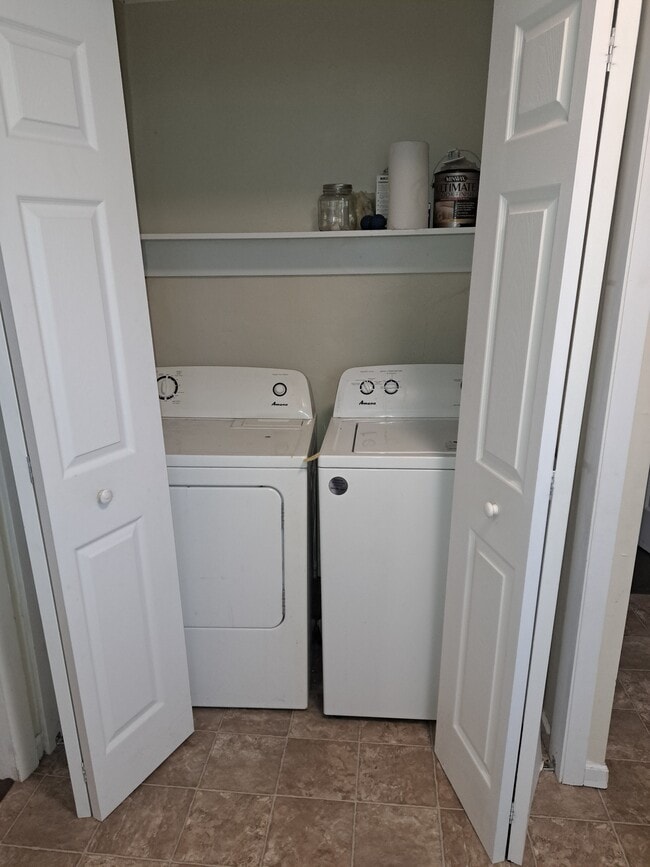 Foto del edificio - 307 W Hyde Park Ave