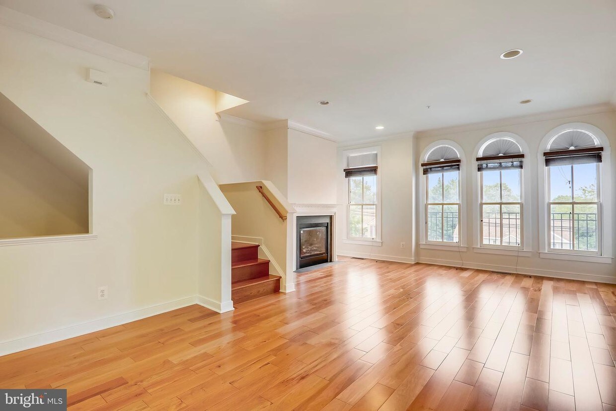 Foto principal - 11034 Amherst Ave