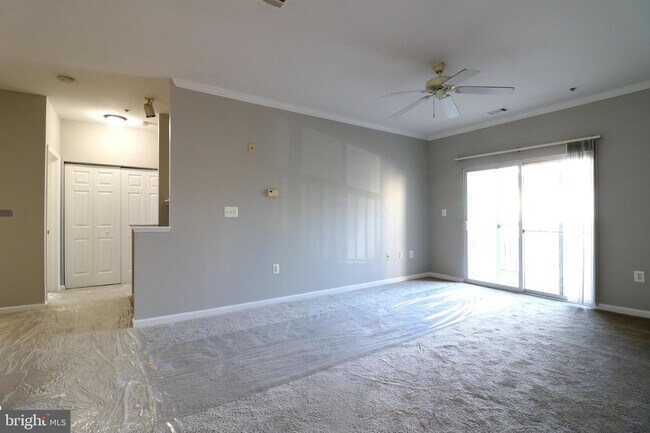 Foto del edificio - 5117 Travis Edward Way