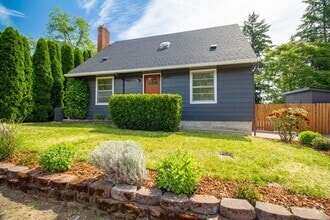 Building Photo - 4313 NE Valley View Ln