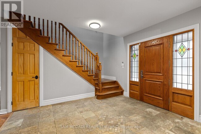 Building Photo - 690 Meadow Wood Rd
