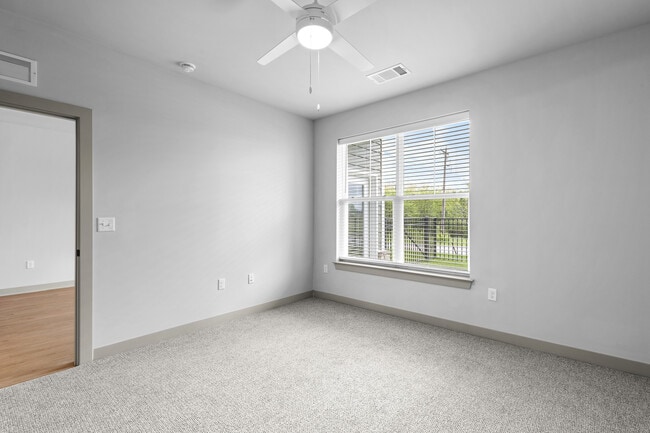 Building Photo - Forest Edge Apartments