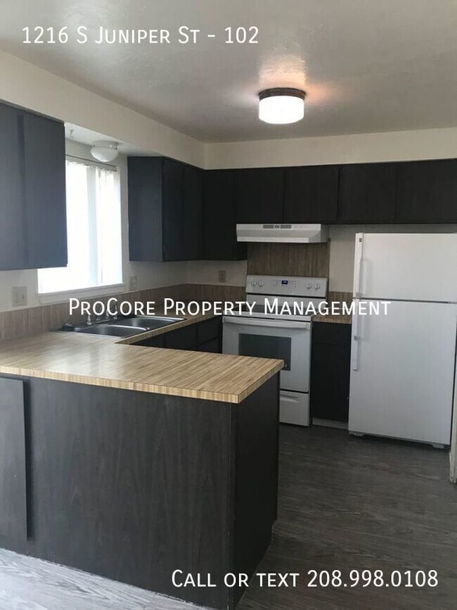 Building Photo - $1,195.00...2 Bed/1.5 Bath. Updated Unit. ...