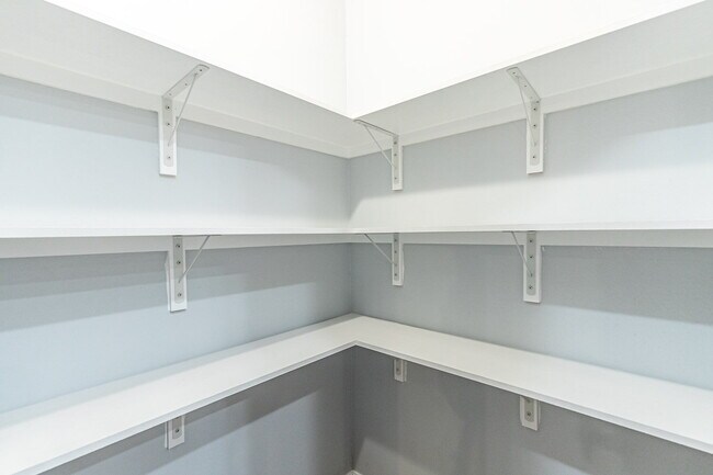 Building Photo - Half off the first Full Month's Rent !!!! ...