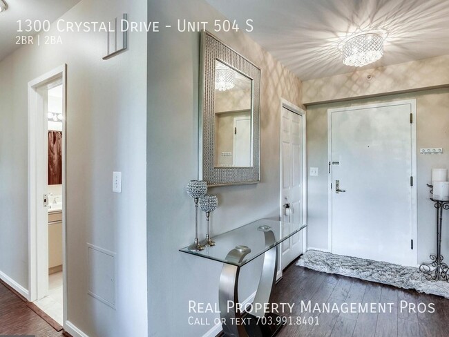 Building Photo - Luxurious Crystal City Condo! Walk to Metro!