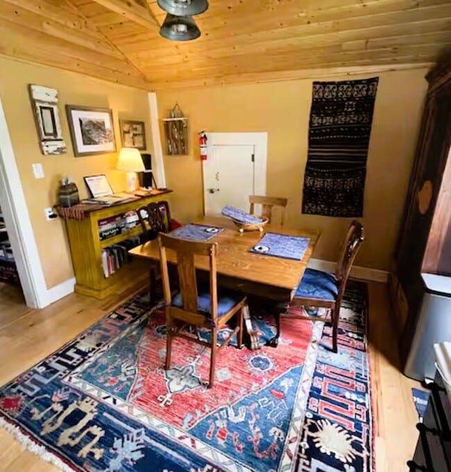 Building Photo - 913 Griffith St