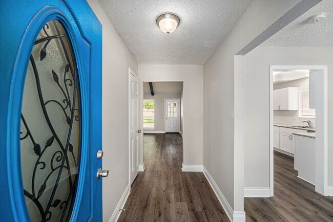Building Photo - 2078 Shadow Rock Dr