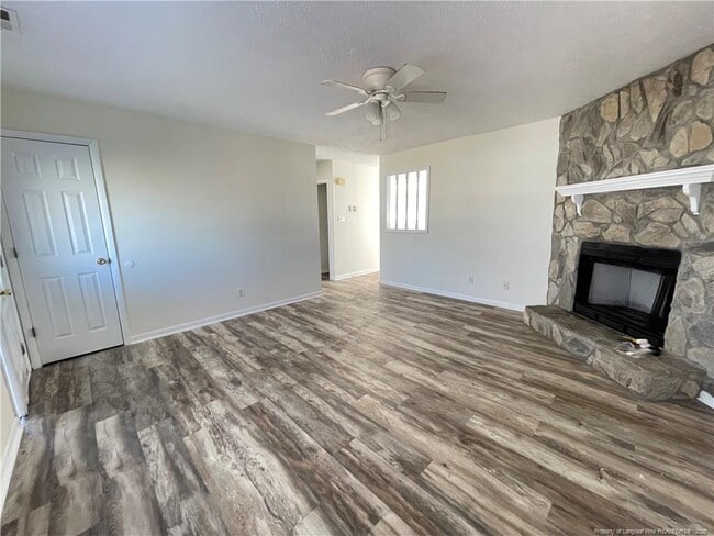 Foto del edificio - 7895 Burwell Dr