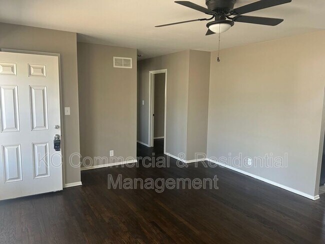 Building Photo - 309 Manor Ln