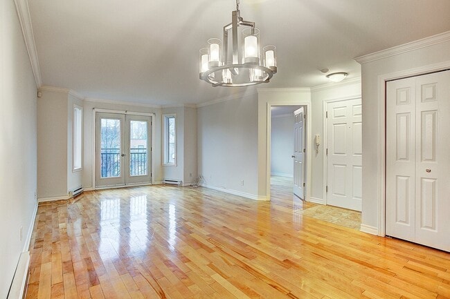 Building Photo - 711 Guy St