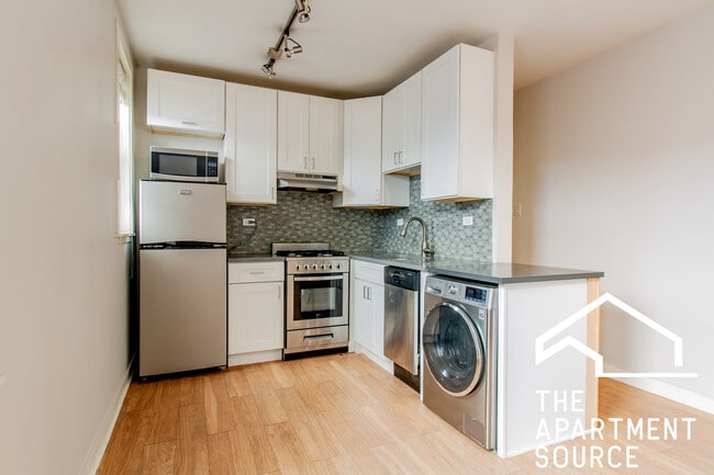 Foto del edificio - 515 W Belmont Ave