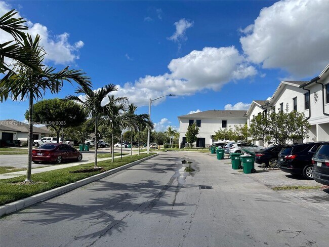 Foto del edificio - 600 SW 12th St