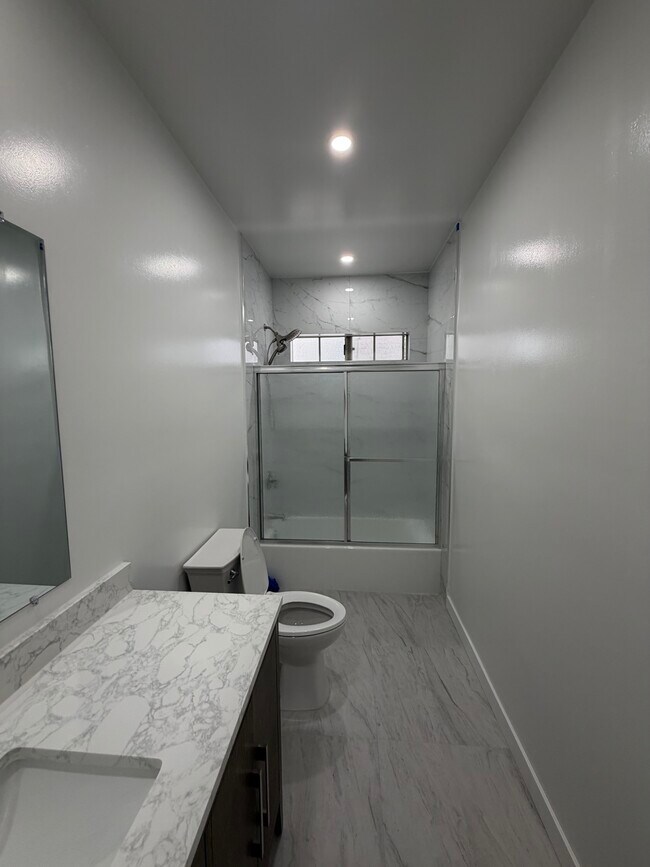 Foto del edificio - 10932 Bloomfield St