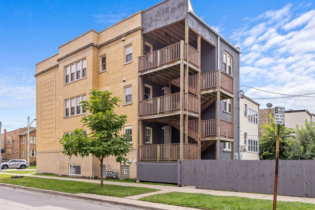 Building Photo - 1101 S Oak Park Ave