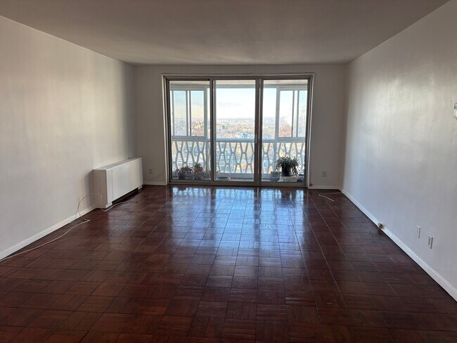 Foto del edificio - 2000 Linwood Ave