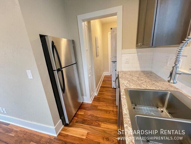 Foto del edificio - 2024 Emerald St