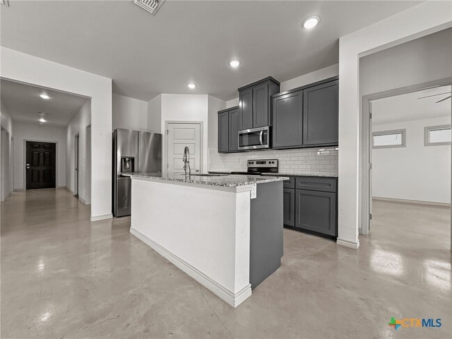 Building Photo - 822 Freedom Cir