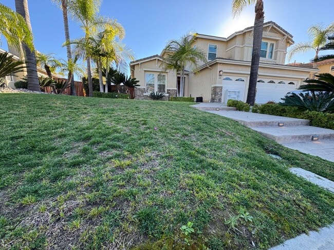 Building Photo - 5 Bedroom Luxury home