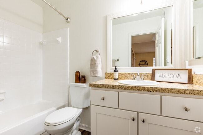 1 BR, 1 BA - 570 SF - Park Place Apartments