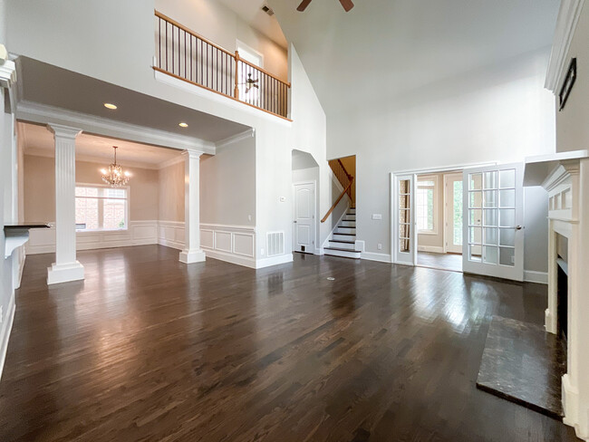Building Photo - 2540 Olde White Ln