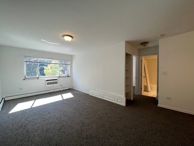 Building Photo - 736 W Buena Ave