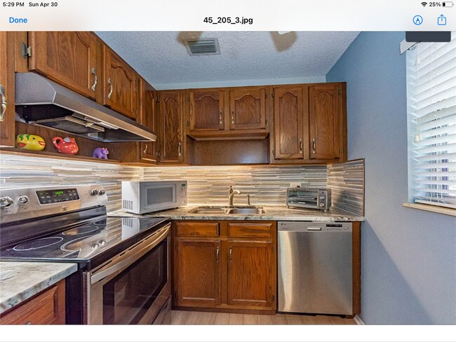 Building Photo - 45 Vista Gardens Trl