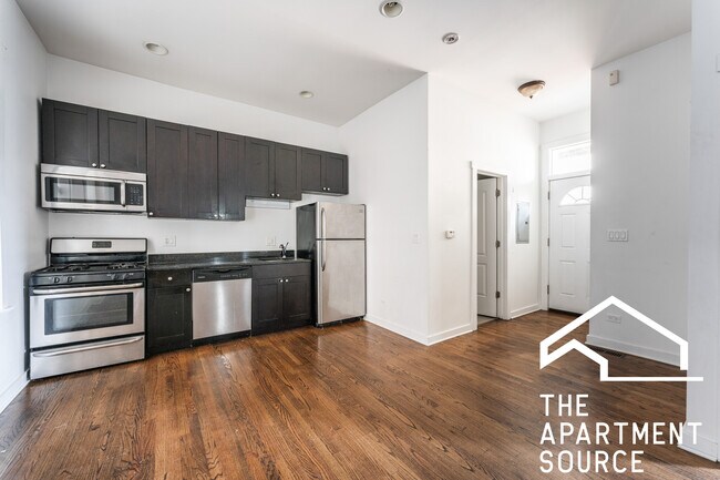 Foto del edificio - 727 N Hoyne Ave