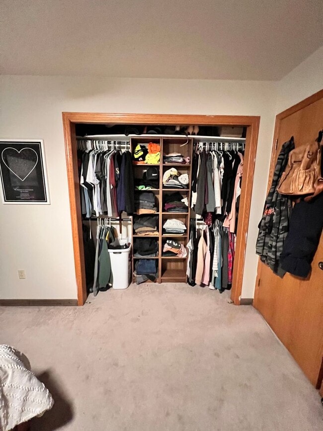 Foto del edificio - Large 3 bedroom available soon!