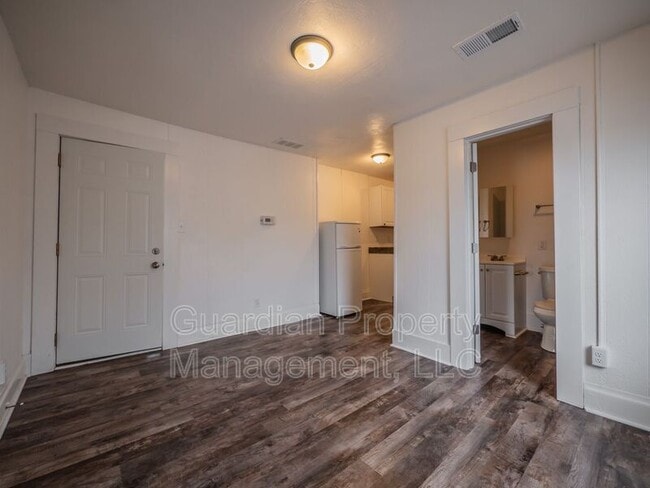 Foto del edificio - 108 N Buchanan St