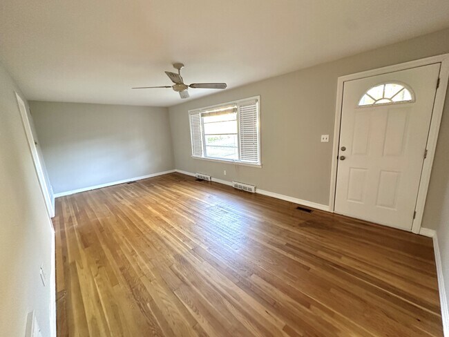 Building Photo - 217 Valley St