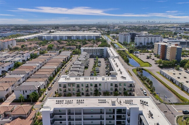 Foto del edificio - 8001 NW 41st St