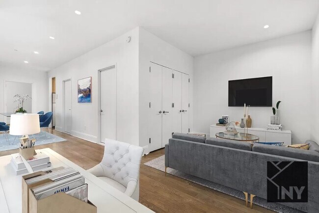 Building Photo - Park Row - Massive Space - Prime Location!