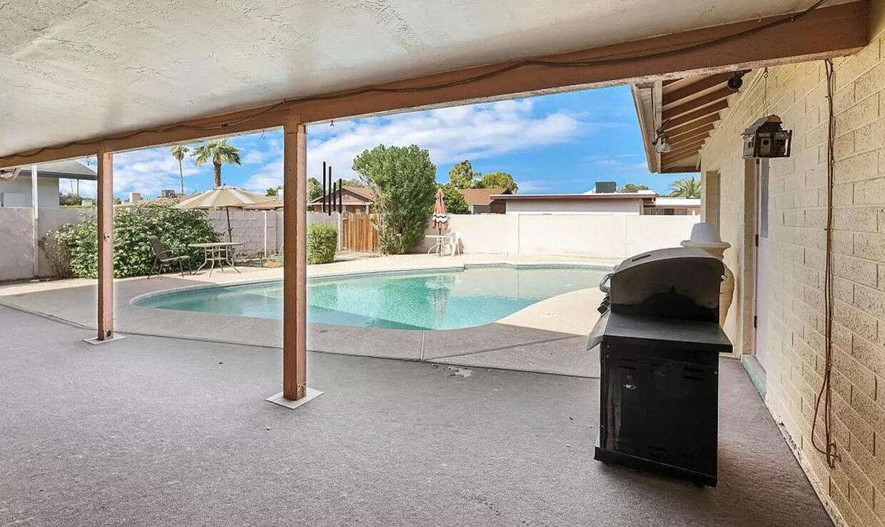 Contarás con un exterior refrescarse! - 1704 E La Donna Ln