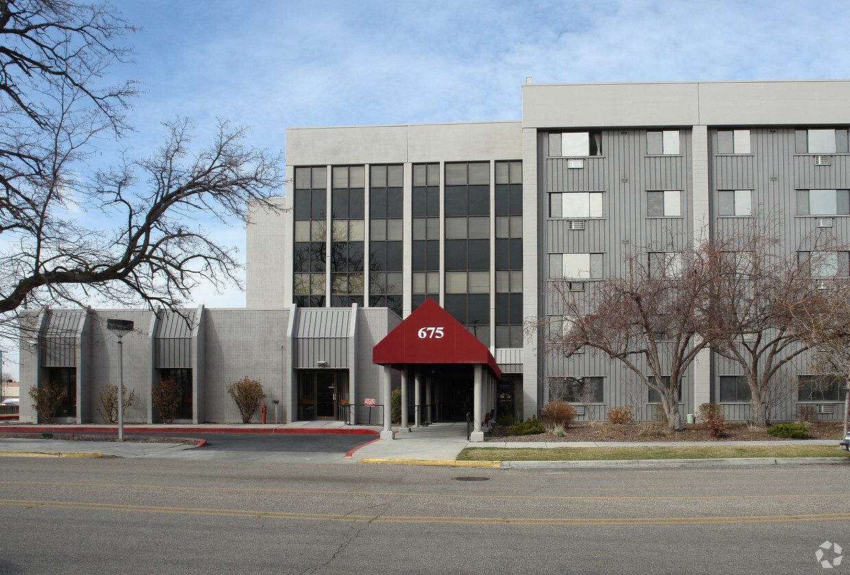 Building Photo - Shoreline Plaza