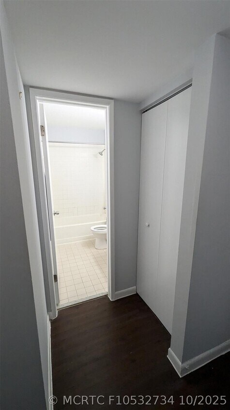 Building Photo - 9919 Nob Hill Ln